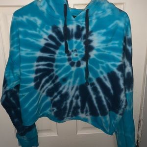 Tie-dye cropped hoodie size L 8$